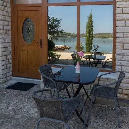 Апартаменты Ina By The Sea