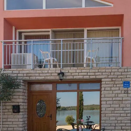 Ina By The Sea Апартаменты *